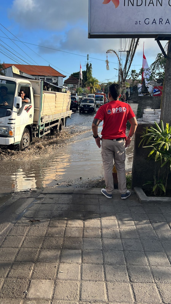 Air Tergenang di Jalan Uluwatu, Banjar Werdhi Kosala, Desa Ungasan, Kecamatan Kuta Selatan Tanggal 18 Agustus 2023
